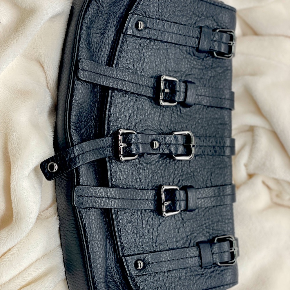 Kennth Cole clutch, in a really good condition, every day use/evening parties